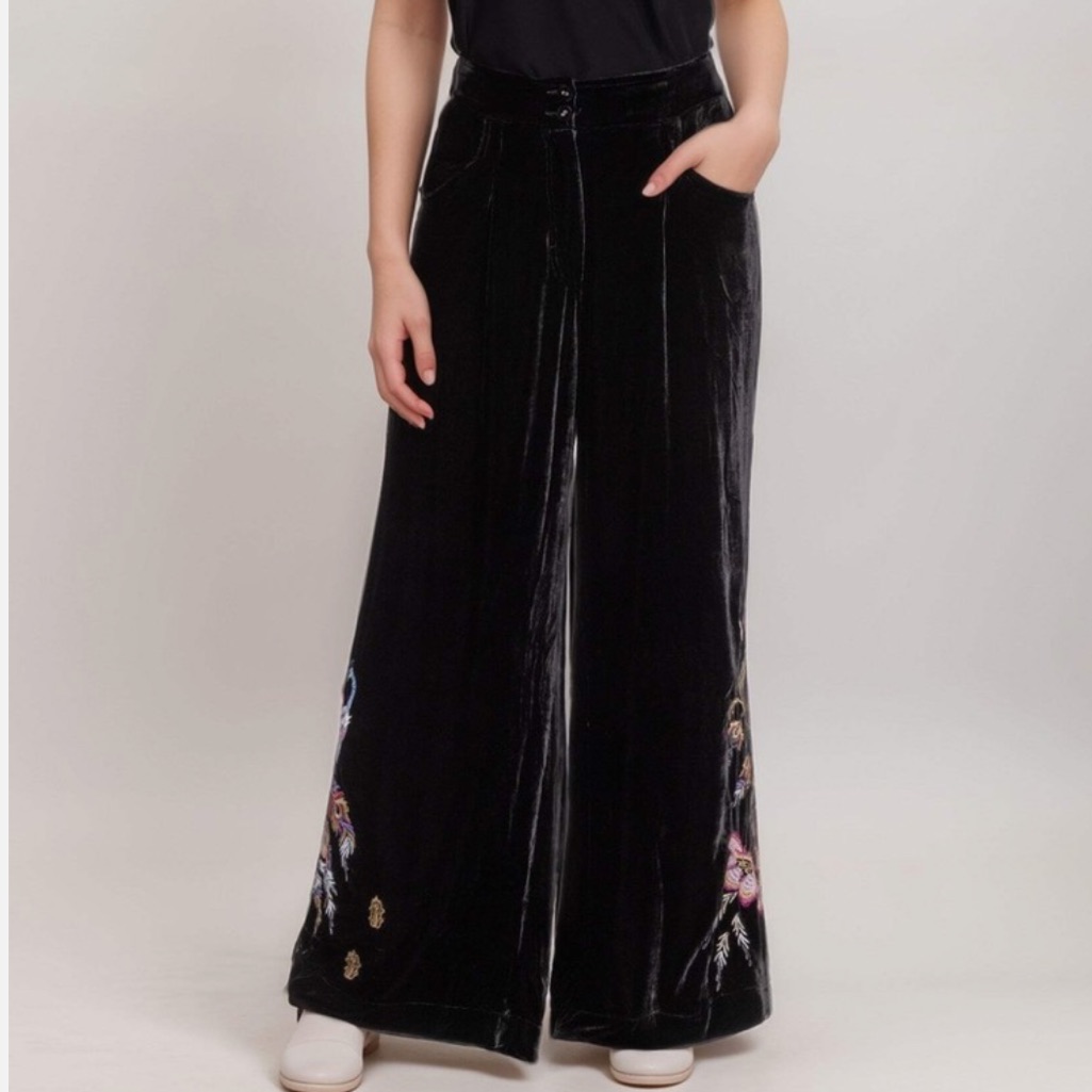 Embroidery Black Velvet Wide-Leg Pleat Pants, Size M, New